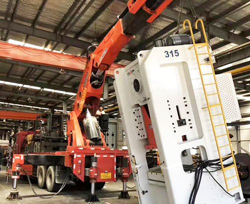 新河县附近随车吊出租，轻松解决运输难题